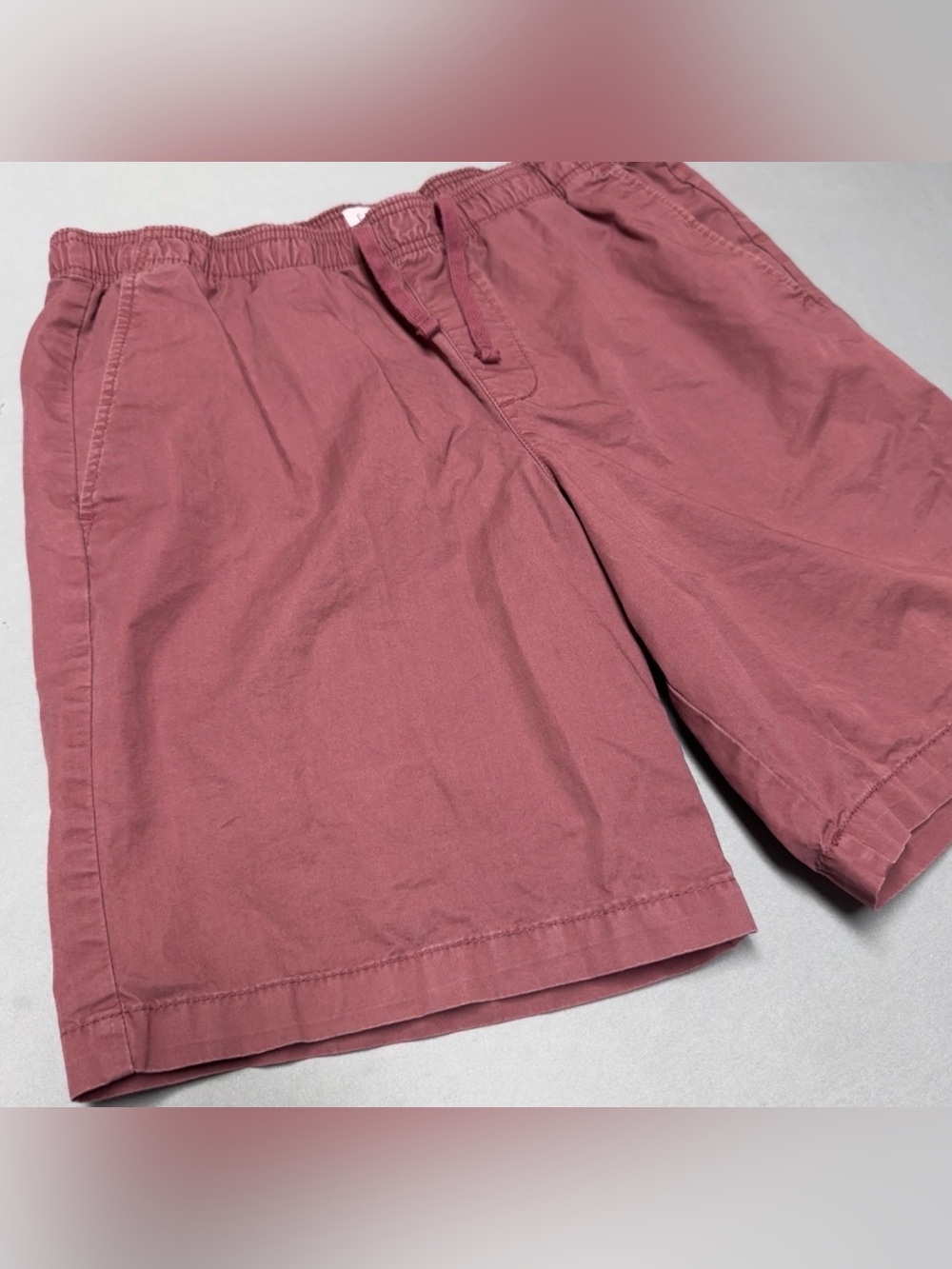 GAP Men's Drawstring Casual Shorts in Roan Rouge 100% Cotton 9”inseam - M